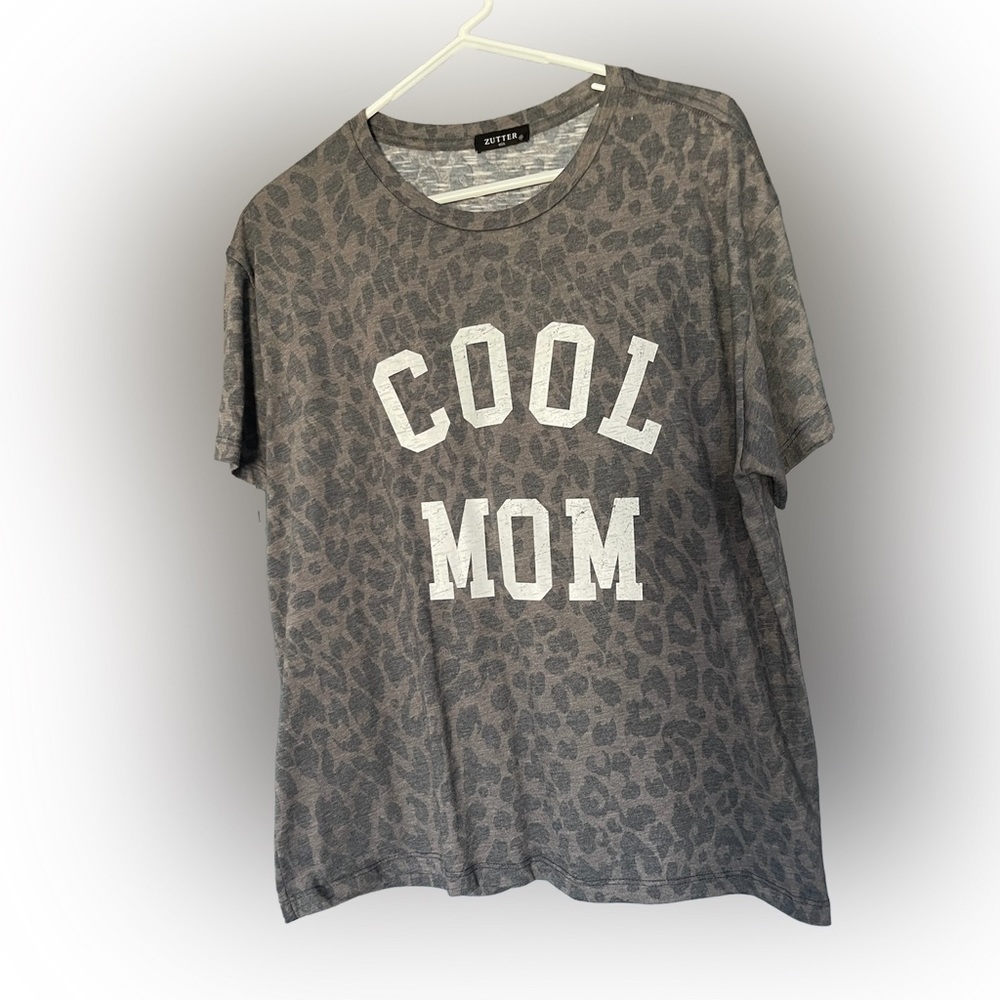 NEW Zutter Women’s “Cool Mom” graphic tee (Gray/Black Cheetah print) Medium